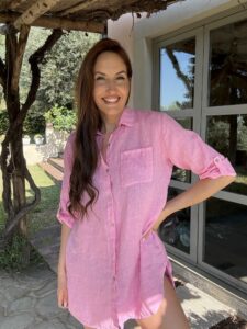 šviesiai rožinė
