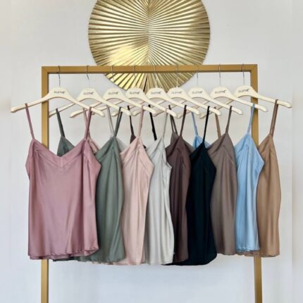 A8 viskozinė palaidinė ant petnešėlių - juoda